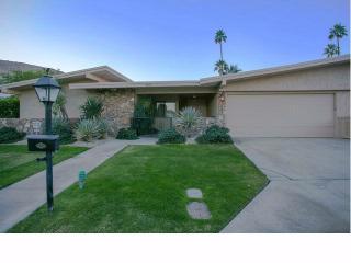 2485 Madrona Dr, Palm Springs CA  92264-9516 exterior