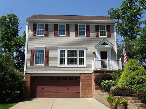 321 Deerfield Dr, Canonsburg, PA 15317-2385