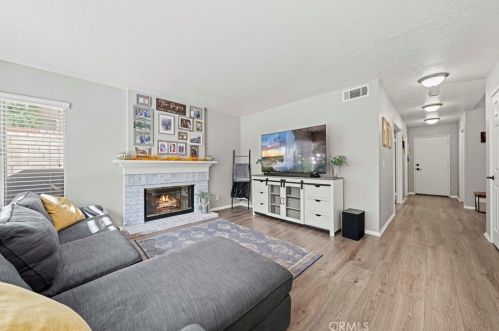 22114 Pamplico Dr, Santa Clarita CA  91350-2186 exterior
