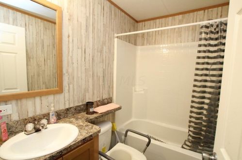 424 Leslie Trce, Washington Court House OH  43160-9422 exterior