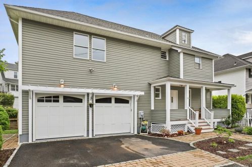 33 University Pl, Rye Brook, NY 10573-2512
