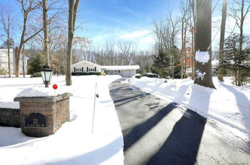 33 Village Hill Dr, Huntington Station, NY 11746-5514