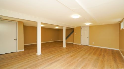 2092 Skipper Ct, North Bellmore NY  11710-3011 exterior