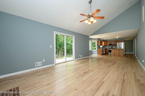 86 Serpentine Dr, Berkeley Township NJ  08721-3051 exterior