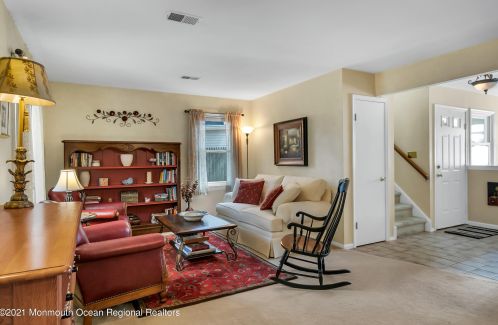 14 Robinson Ct, East Freehold NJ  07728-4327 exterior