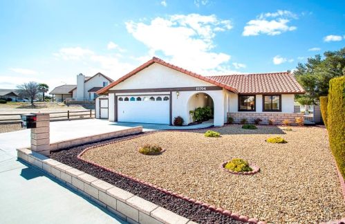 15764 Candlewood Dr, Victorville, CA 92395-4812