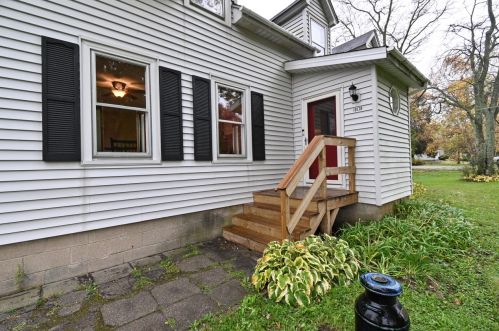 10130 Meadow Ln, Thiensville, WI 53092-4530