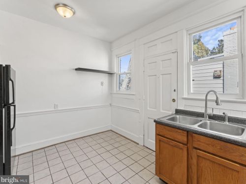 916 Capitol St, Washington DC 20003-1533 exterior