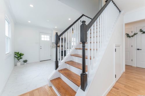 820 County Line Rd, Amityville NY  11701-1752 exterior