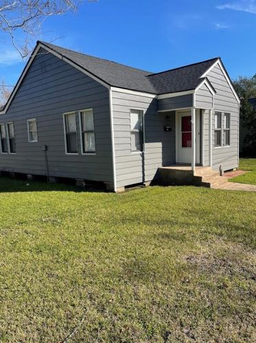705 Cincinnati St, Angleton TX  77515-5732 exterior