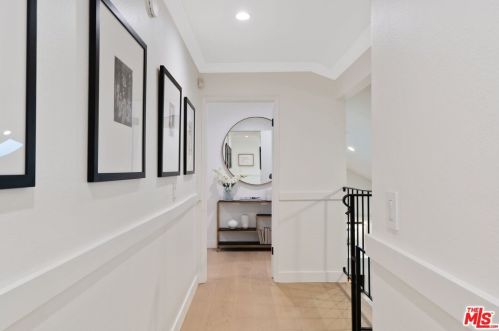 27041 Esward Dr, Calabasas CA  91301-2322 exterior