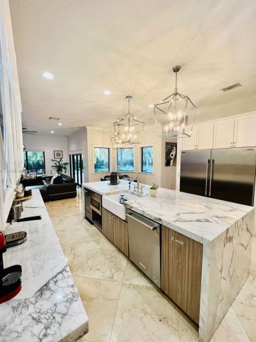 8625 169th Ter, Hialeah FL  33016-6158 exterior