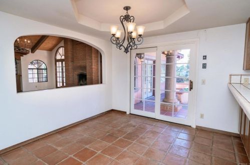 1129 Sugarbush Dr, Vista CA  92084-6605 exterior