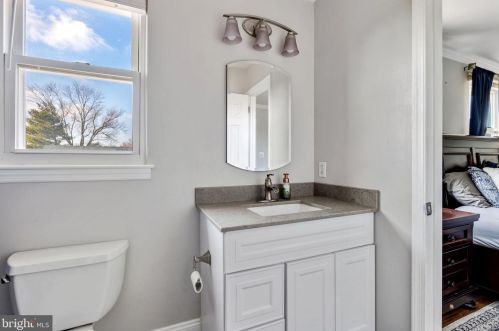 24 Robert Ct, Auburn NJ  08085-1542 exterior