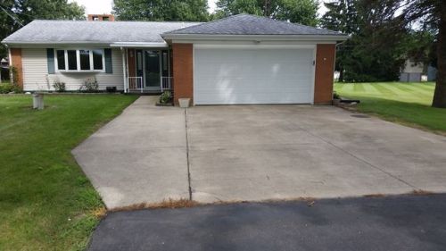 8320 Lochard Rd, Sidney OH  45365-9236 exterior
