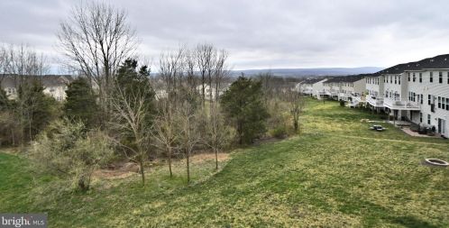 203 Stone Hill Dr, Pottstown, PA 19464-7515