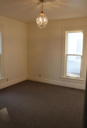 827 Main St, Washington Ch, OH 43160-1953