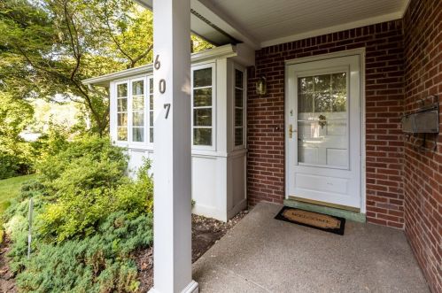 607 Poia Rd, Sewickley, PA 15143-1046