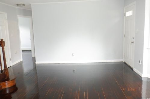 34 Liberty Ave, North Lindenhurst NY  11757-4824 exterior