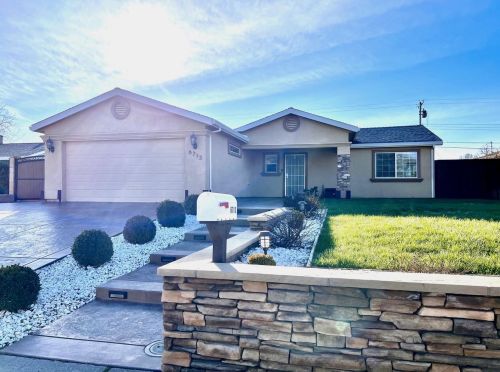 6713 Smithhart St, Citrus Heights, CA 95662-3232