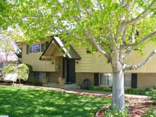 2021 Dayton St, Kennewick, WA 99337-4836