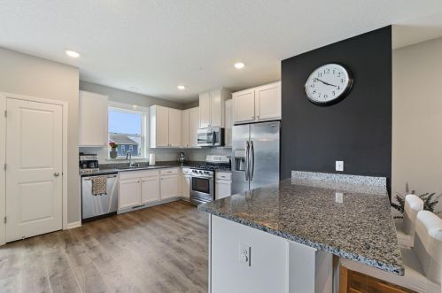 8718 Granite Cir, Saint Paul, MN 55129