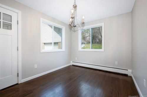 124 Park Dr, Kensington CT  06037-3815 exterior