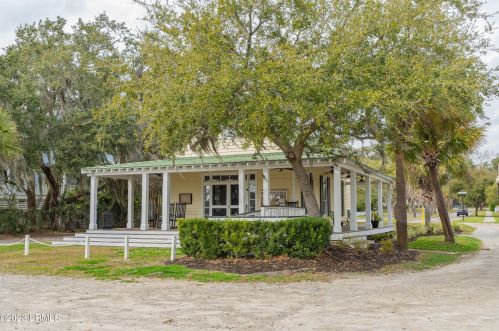 37 Brisbane Dr, Beaufort SC  29902-5718 exterior