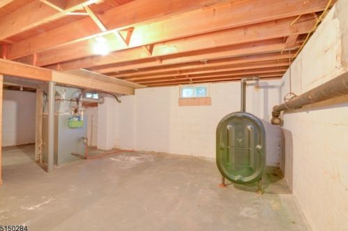 6 Sandra Rd, East Amwell Township NJ  08551-1009 exterior