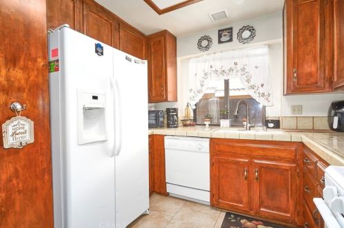 12542 Spring Valley Pkwy, Victorville CA  92395 exterior