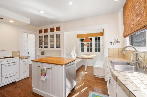 22 Islay St, Santa Barbara CA  93101-2423 exterior