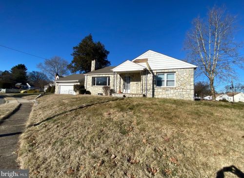 3 Soden Dr, Trenton, NJ 08620-2937