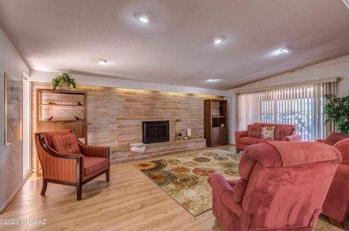 1750 Hudson Dr, Tucson, AZ 85704-1504
