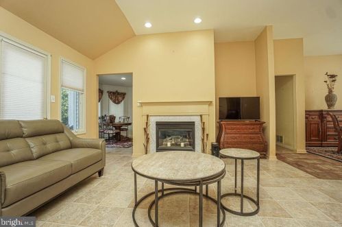 618 9th St, Somers Point, NJ 08244-1460