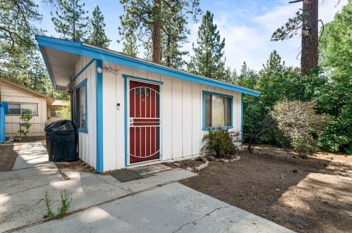 401 Sherwood Blvd, Big Bear City CA  92314-9659 exterior