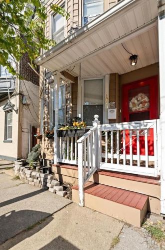 1043 Washington St, Easton, PA 18042-4125