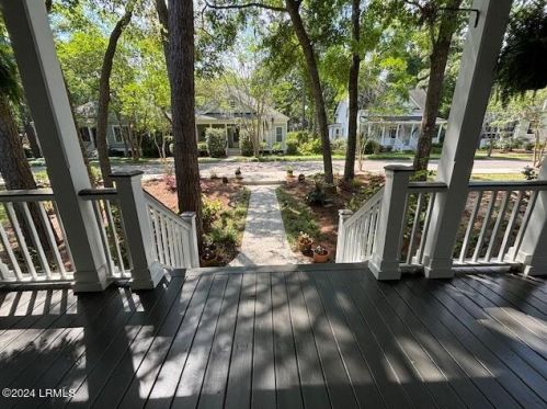14 Hayek St, Beaufort, SC 29907-2068