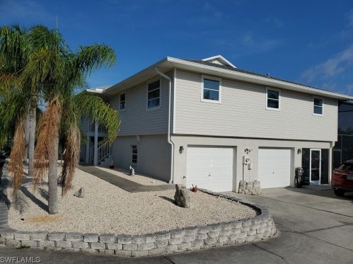 2952 Buttonwood Key Ct, Saint James City, FL 33956-2185