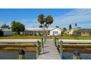627 Key Royale Dr, Bradenton Beach FL  34217-1237 exterior