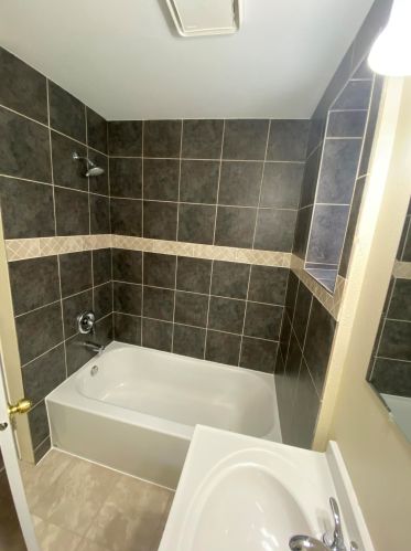 1528 25th St, Milwaukee, WI 53204-2510