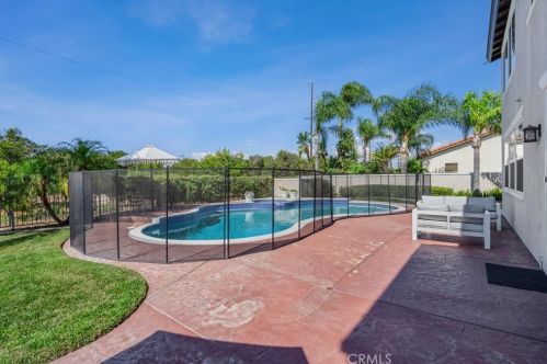 1191 Pamplona Dr, Riverside CA  92508-8724 exterior