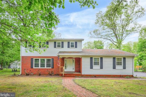 905 Midway Ln, Seaford, DE 19973-1125