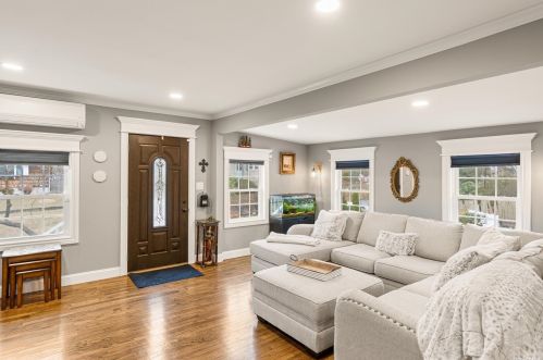 26 Patchogue Rd, Scotts Beach NY  11789-1422 exterior