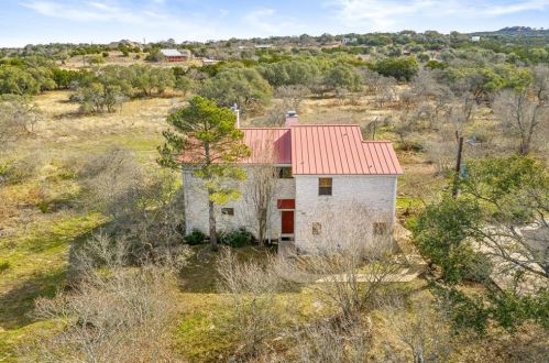 111 Easy St, Mount Sharp, TX 78620-3577