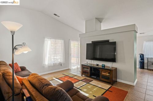 20 Megan Ct, Oakley CA  94561-3956 exterior