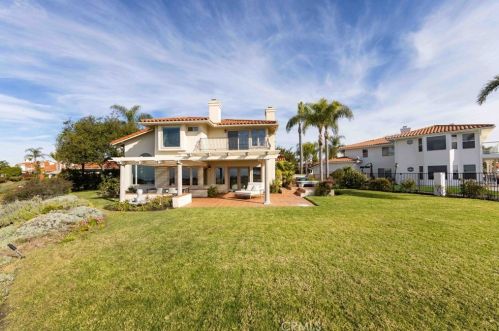 4565 Sea Bluff Cir, Carlsbad CA  92008-3671 exterior