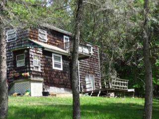 736 Chestnut Hill Rd, Cambridge, NY 12816-4705