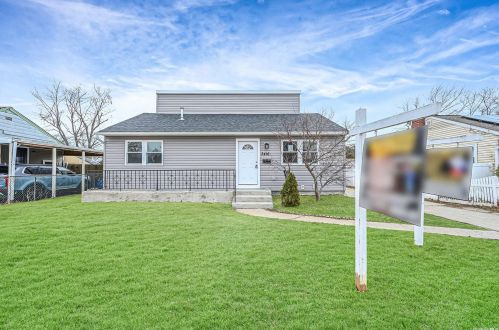 3416 Great Neck Rd, Amityville, NY 11701-1906