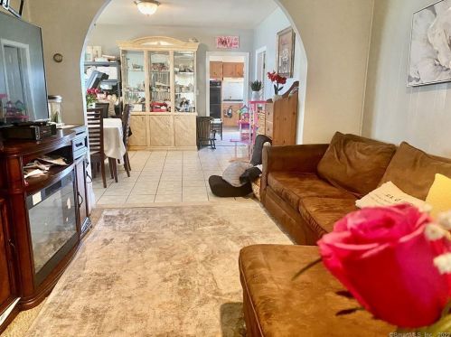104 Dean St, Stamford, CT 06902-6251