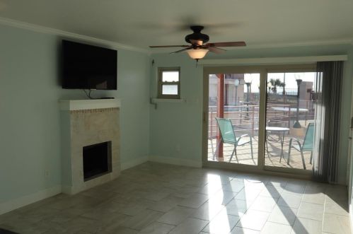 7312 Seawall Blvd, Galveston, TX 77551-2213